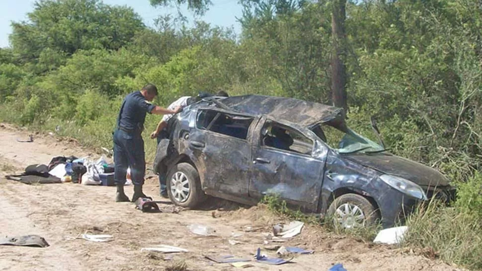 VUELCO. En Sumampa, una mujer de 84 años fallecío después del vuelco. FOTO TOMADA DE ELLIBERAL.COM