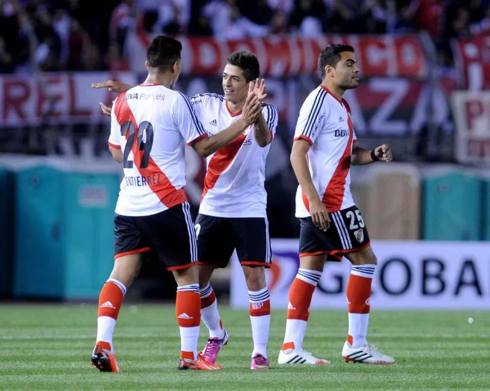 QUIERE VOLVER A MARCAR. Lanzini está derecho ante Boca y sueña con otro gol. 