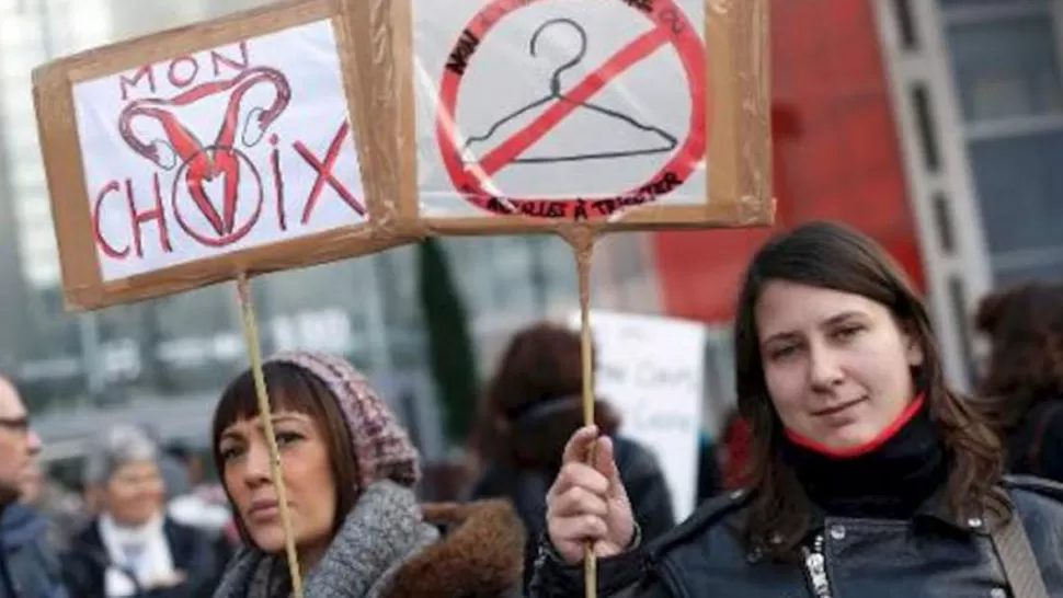 PANCARTAS. Reclamos en toda Europa a favor del aborto. FOTO TOMADA DE PUBLIMETRO.CL