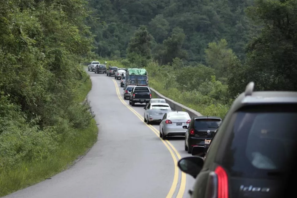 LA RUTA 307. Por la “estrella de la temporada” circulan 500 autos por hora en horarios pico, de 9 a 18. la gaceta / foto de diego aráoz