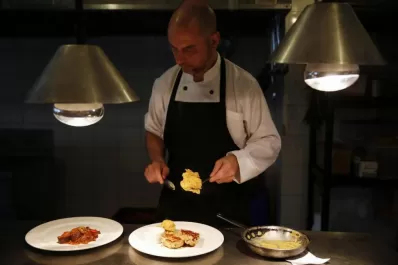 Ingenio contra la escasez para comer en Venezuela