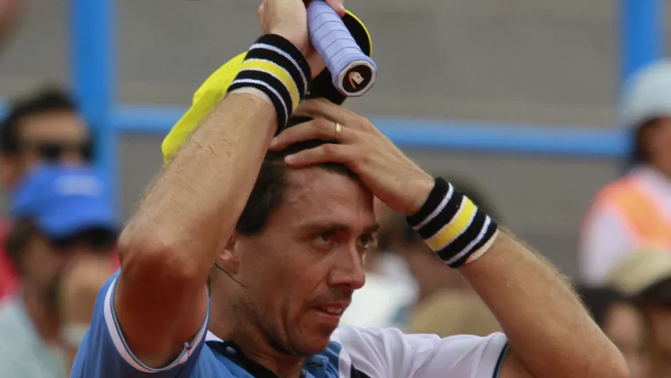LAMENTO. Berlocq cayó ante Fognini y Argentina ahora jugará el repechaje. DyN