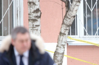 Un estudiante armado mató dos personas en una escuela de Moscú