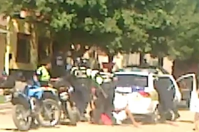 Un supuesto delincuente se resistió a ser arrestado y quedó filmado