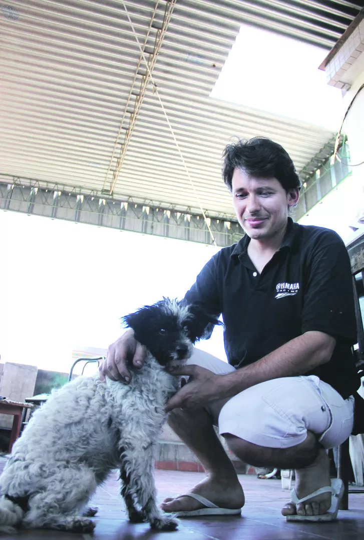 UNA MÁS. “Rosi” vive hace ocho años con Federico Álvarez y su familia. la gaceta / foto de álvaro medina