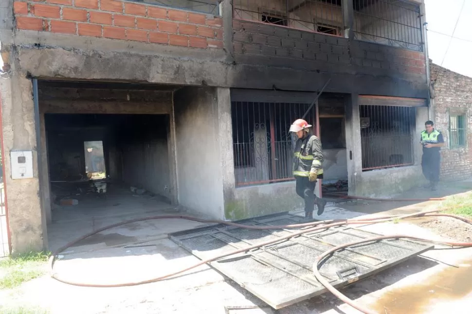 CONSUMIDA. La vivienda de Chubut al 800 quedó prácticamente en ruinas. la gaceta / foto de franco vera