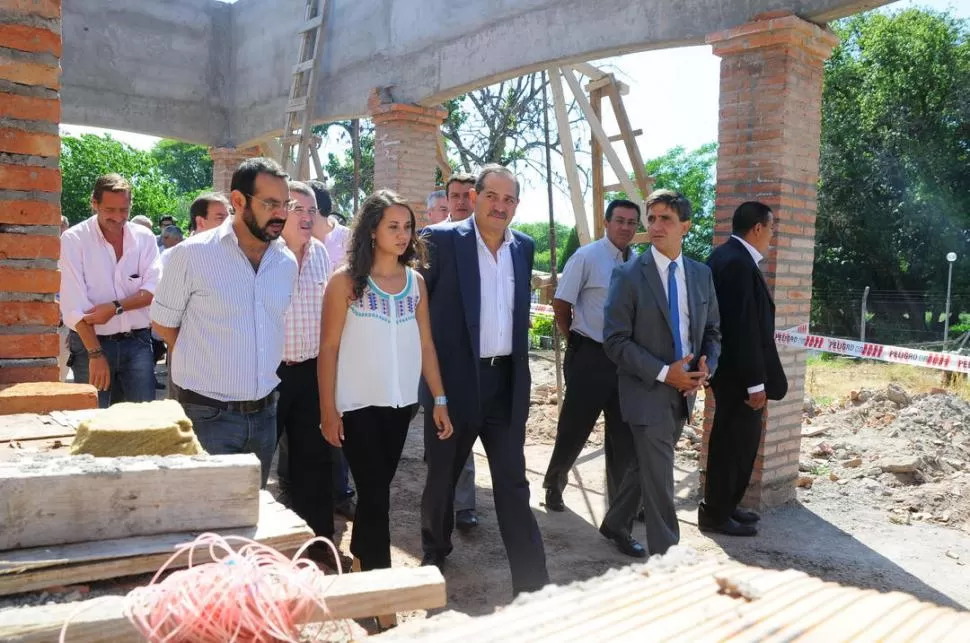 REHABILITACIÓN. Alperovich visitó el centro de Las Moritas, en Las Talitas. prensa y difusión