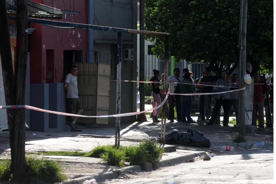 DESTROZOS. El matador disparó de una corta distancia cuando la víctima se asomó por una ventana. la gaceta / foto de inés quinteros orio