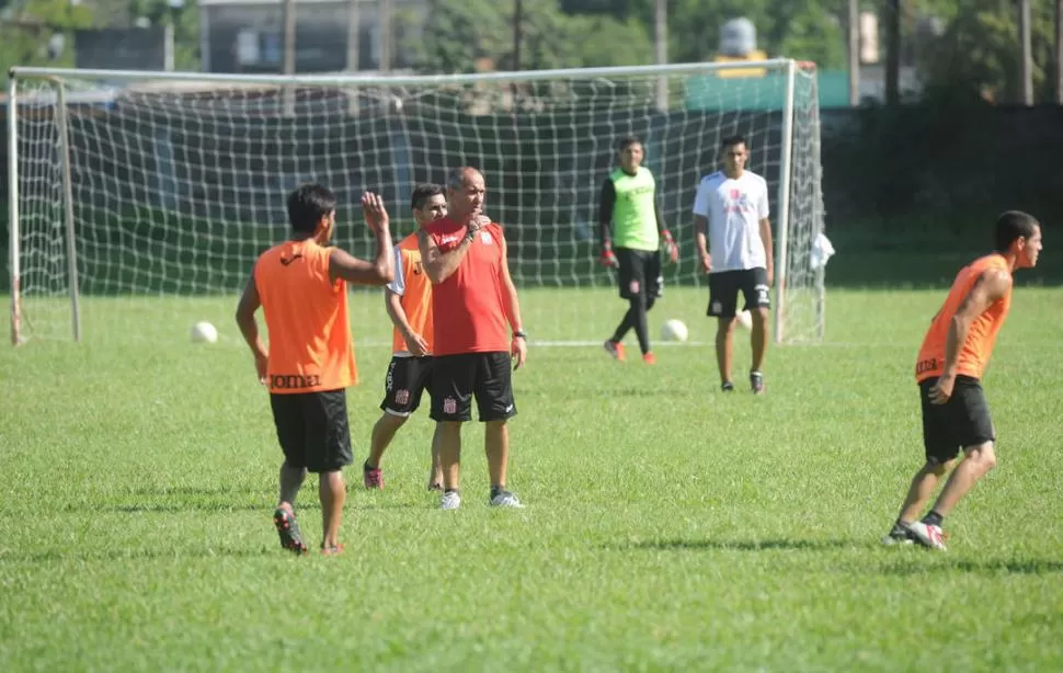 CONFIANZA. “Tenemos un equipo para ilusionarnos con el ascenso”, dijo el DT. 