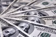 El dólar paralelo bajó a 12,40 y el oficial se mantiene a $7,91