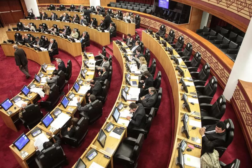 EN DEBATE. Las siete bancas de la oposición están en la segunda fila, de derecha a izquierda. El resto son oficialistas. la gaceta / foto de archivo