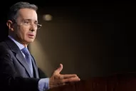 Uribe convoca a juntar firmas contra la “dictadura sanguinaria” de Venezuela