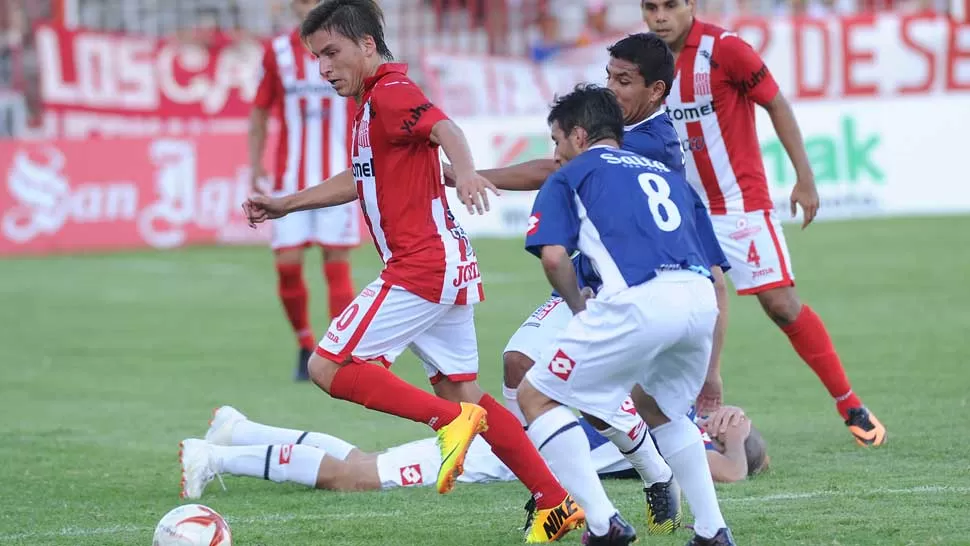 NO VA MAS. El 10 sufrió su primera lesión desde que llegó a Ciudadela y deberá esperar tres semanas para volver a jugar. ARCHIVO LA GACETA / HECTOR PERALTA