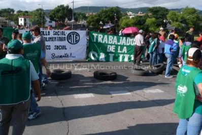 Los estatales de Jujuy protestan con cortes de rutas