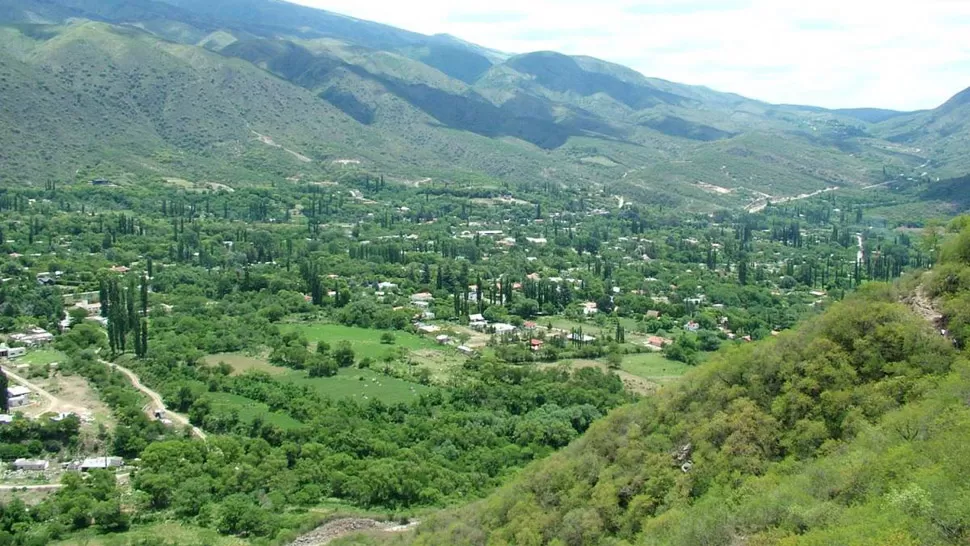 TAN CERCA. A la villa veraniega de El Rodeo se llega por la ruta provincial 4 desde la capital de Catamarca. FOTOS DE ARGENTUR.COM.AR