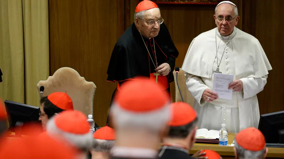 CON LOS CARDENALES. Monseñor Mario Poli participó del consistorio extraordinario encabezado por el Papa. REUTERS