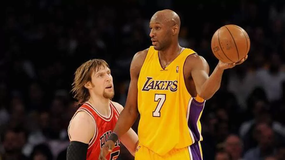 REENCUENTRO. Odom y Nocioni, ex Lakers y Bulls, estarán de nuevo juntos dentro de una cancha pero ahora compartiendo equipo. FOTO TOMADA DE BLOGS.DIARIOVASCO.COM/DEPORTE-DETRAS-FOCOS