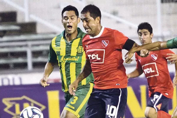 Los de arriba perdieron puntos, pero Atlético no lo aprovechó