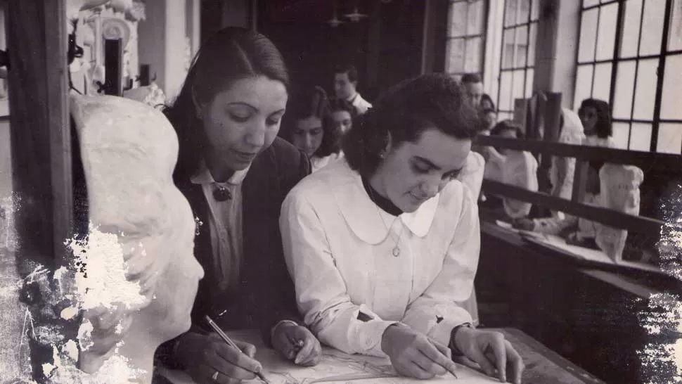 Alumnas de la Escuela de Dibujo y Artes Aplicadas