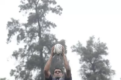 Tackleando bajo la lluvia