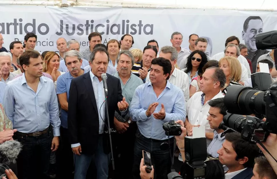 ARENGA. Scioli habla ante la militancia y la dirigencia peronista de Buenos Aires, instó a respaldar al Gobierno. PRENSA SCIOLI