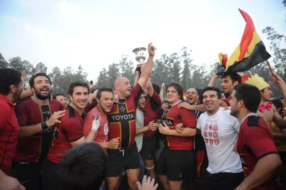 DESAHOGO. Tras perder el título 2012 en el último minuto, fue campeón junto a “Huira” en 2013.
