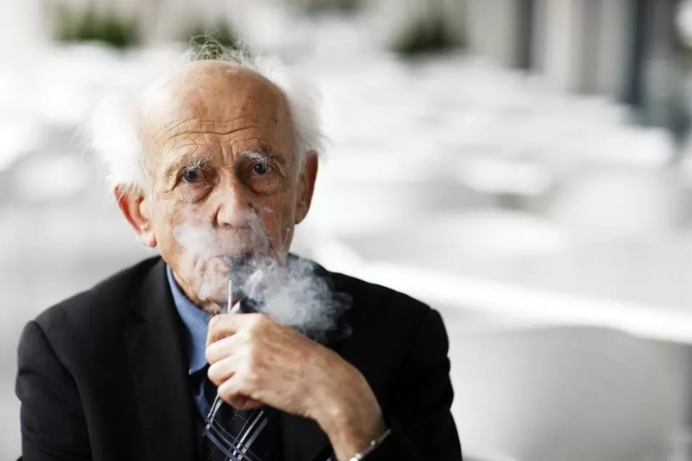 PROTAGONISTA. Zygmunt Bauman nació en Polonia en 1925 y es catedrático emérito de Sociología en la Universidad de Varsovia. Se convierte en figura central de una reseña sobre ciencia y actualidad. sergelaurens.blogspot.com.ar