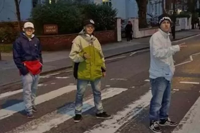 Piden la detención del Wachiturro acusado de abuso sexual, por salir del país sin permiso