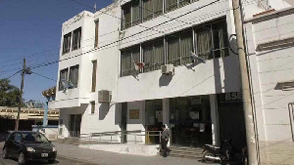 ACUSACIÓN. El ataque, según la denuncia, ocurrió en el interior del edificio público. FOTO TOMADA DE NUEVODIARIOWEB.COM