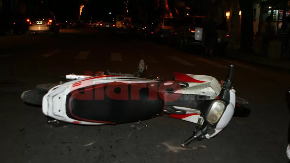 SOBRE EL ASFALTO. La Policía investiga cómo se produjeron los hechos en la ruta 34. FOTO TOMADA DE NUEVODIARIOWEB.COM.AR