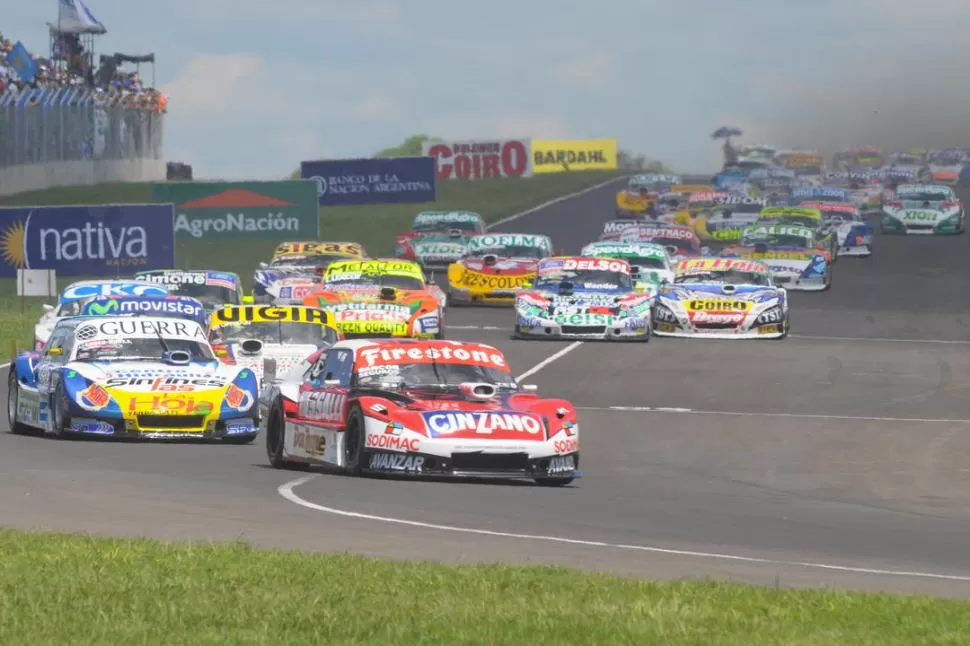 DE PUNTA A PUNTA. Matías Rossi dominó la final de la competencia realizada en Paraná. Sólo José Luis Di Palma lo complicó en la primera mitad de la carrera. 