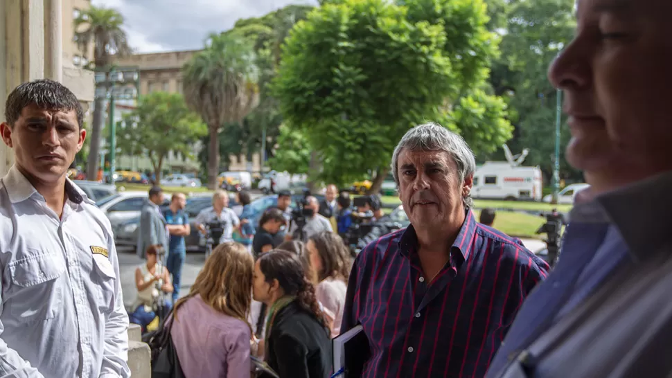 REUNIÓN PROLONGADA. Docentes ingresan al Palacio Pizurno para dialogar con el Gobierno. DYN