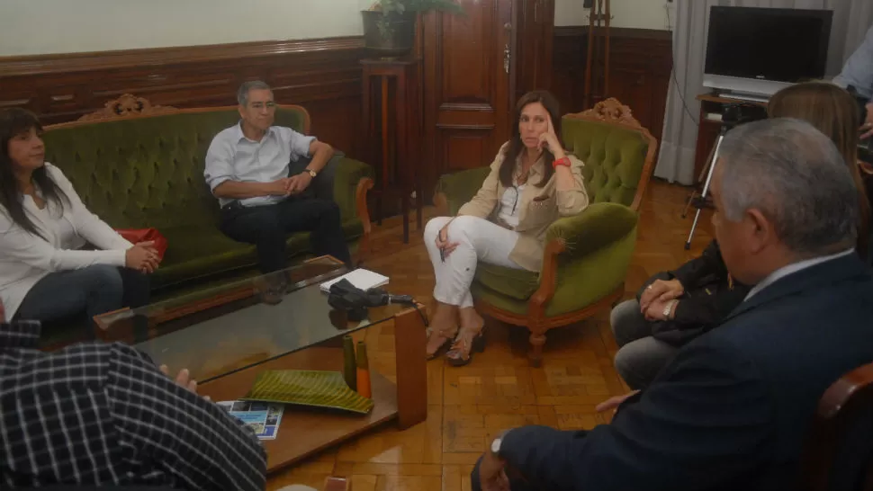 ENCUENTRO. La ministra de Educación recibió a representantes de los docentes. LA GACETA 