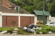 Otra vez, la basura de Yerba Buena se queda en las calles