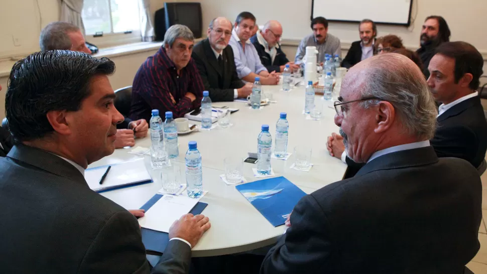 MESA DE NEGOCIACIÓN. El Gobierno y los gremios pasaron a un cuarto intermedio hasta el lunes. TELAM