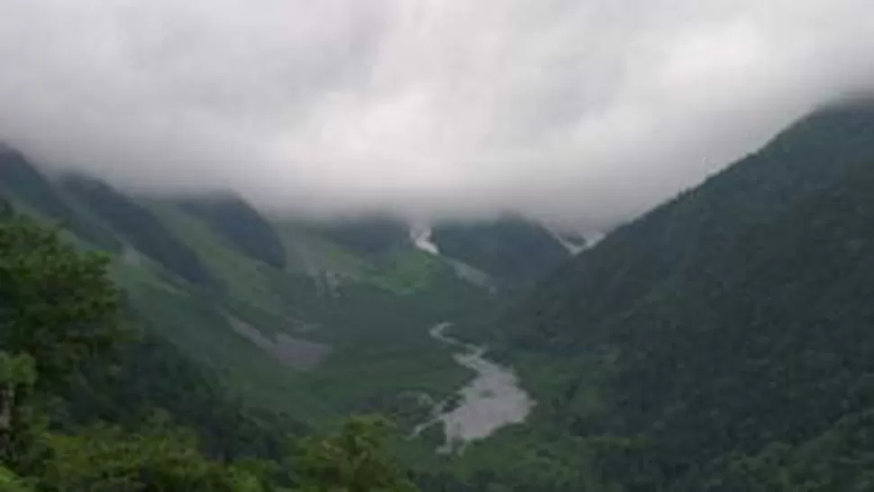 NIEBLAS. La Cuesta del Totoral, con nubes bajas. FOTO TOMADA DE ELESQUIU.COM