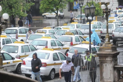Amaya acusó a los taxistas de “extorsión”