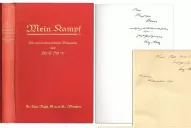 Pagaron 65.000 dólares por dos volúmenes autografiados de Mi lucha