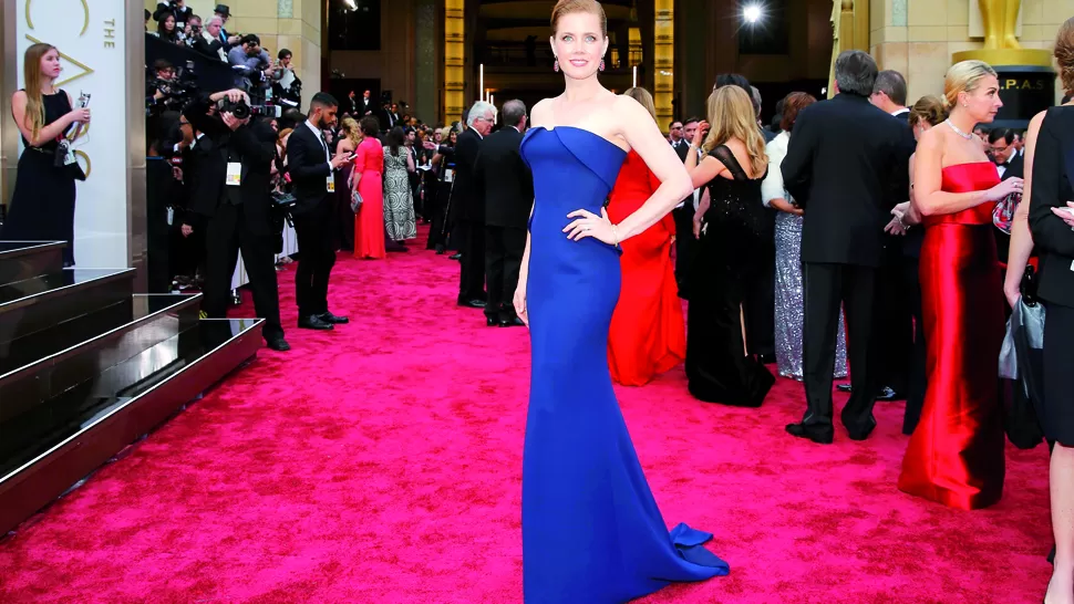 SENCILLEZ. Amy Adams en su Gucci de lineas sencillas.
