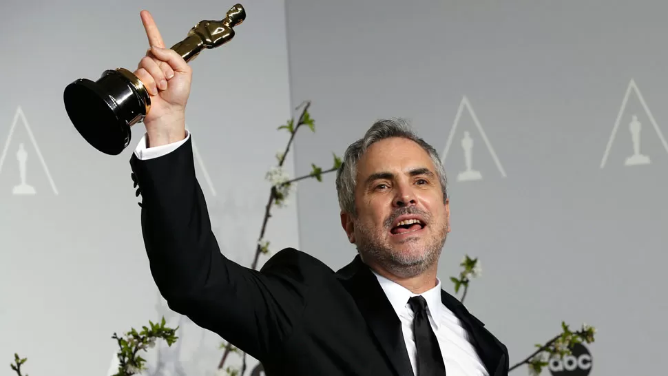 ALEGRIA. Cuaron celebra su premio a mejor director por Gravity. REUTERS