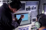 Encuentran un objeto extraño en la zona donde buscan el avión