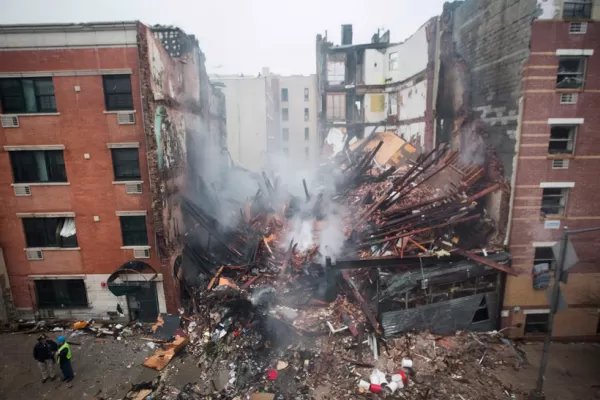 Aumentan a seis los muertos por la explosión de un edificio en Nueva York