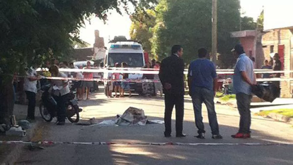 A LAS 6.30. Los delincuentes intentaron sacarle la moto al sargento Suárez. FOTO TOMADA DE FACEBOOK.COM/PAGES/CANAL-10-TELEVISION-PUBLICA
