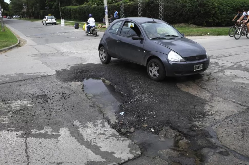 REPARADO. En Cariola al 900 taparon un bache que dio que hablar. LA GACETA / FOTO DE FLORENCIA ZURITA