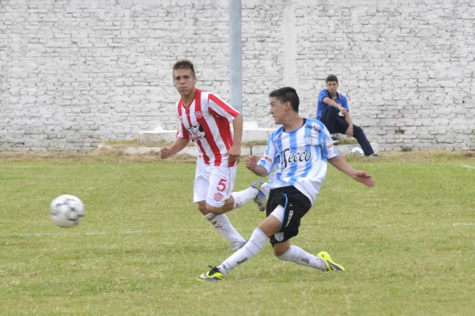 Goles y enseñanzas en el debut Decano