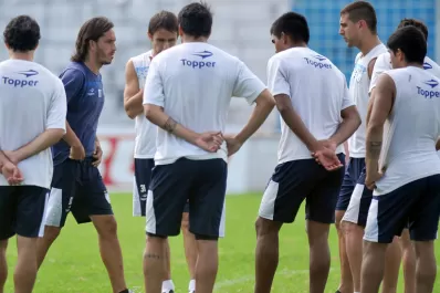 Erroz confirmó los 11 titulares para el partido de mañana