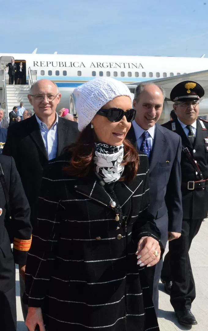 AYER EN ROMA. Cristina llegó con Timerman y fue recibida por Cafiero. telam