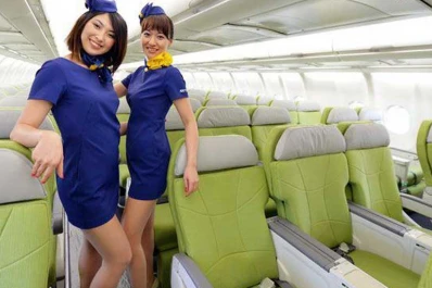 Las azafatas usarán minifaldas para atraer clientes