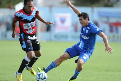 Brown de Adrogué sorprendió a Atlético al final del partido