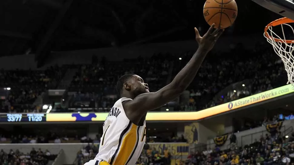 EN VUELO. Stephenson volvió a ser determinante en los Pacers que se encaminan para los play-off. REUTERS